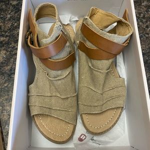 New never worn so cute sandals